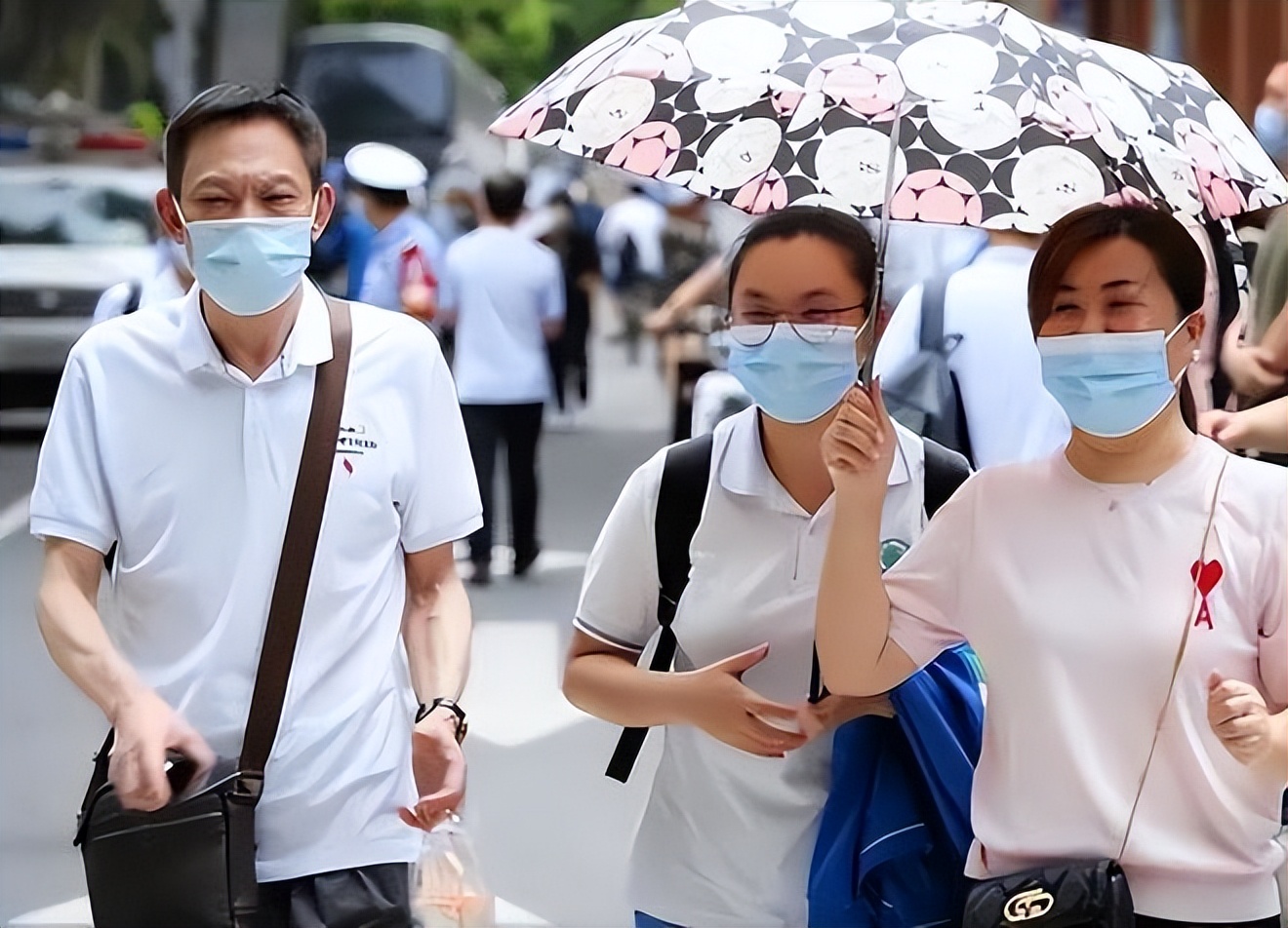 清北争夺赛再次打响，考生凌晨三点接到“抢人电话”，果然很卷