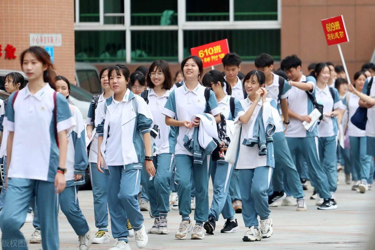 填报志愿，文科生和理科生如何选专业？按照这四个硬性条件去选择