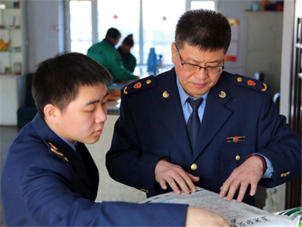 公务员出现“聘任制”，签合同直接入职，以后还是“铁饭碗”吗？