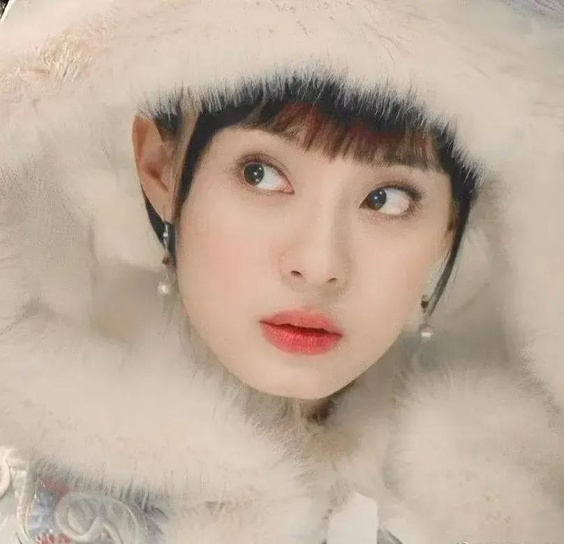 有一种“毁容”叫眼睛凹陷！杨幂比同龄人老10岁，陶虹直接认不出