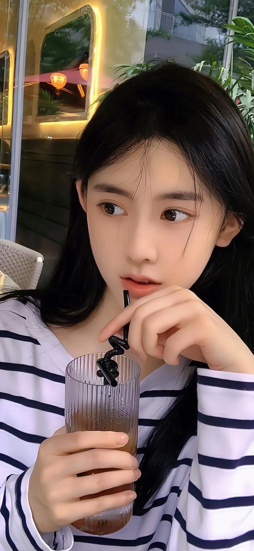 00后容颜完全碾压90、80后，美貌属于她们