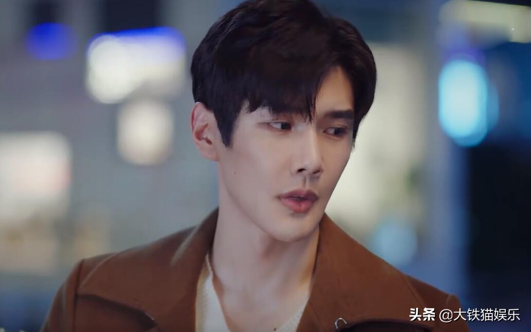 相貌平平却一直演男主的8位男星，扮酷耍帅演霸总，谁最让人尴尬