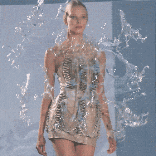 Iris van Herpen 她用垃圾引领时尚潮流，废物也能成为高级定制衣服