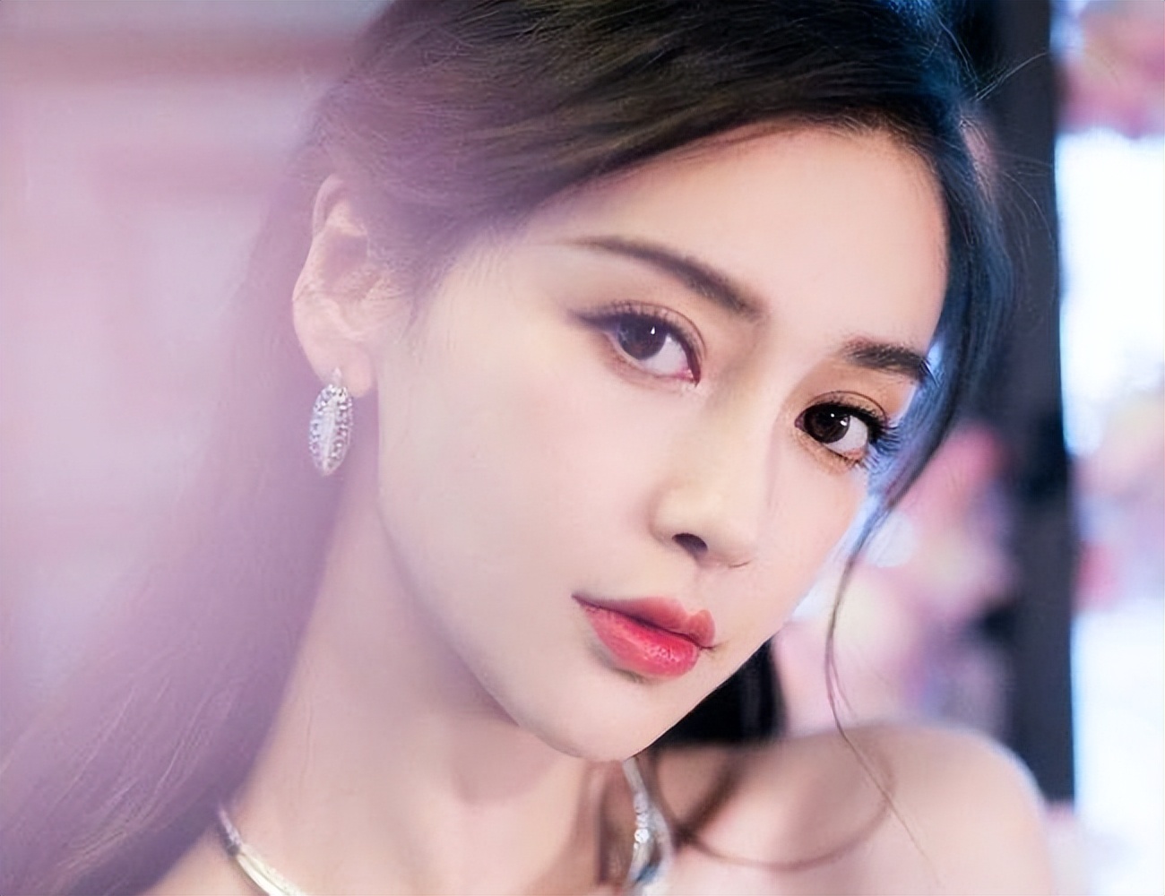 女明星十几岁的“少女之美”，干净清淡、浑然天成，我出不去了
