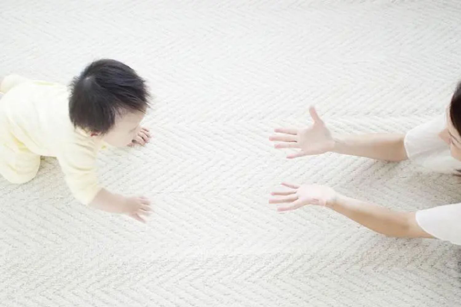 匍匐爬,青蛙跳……宝宝竟然有这么多爬行姿势?