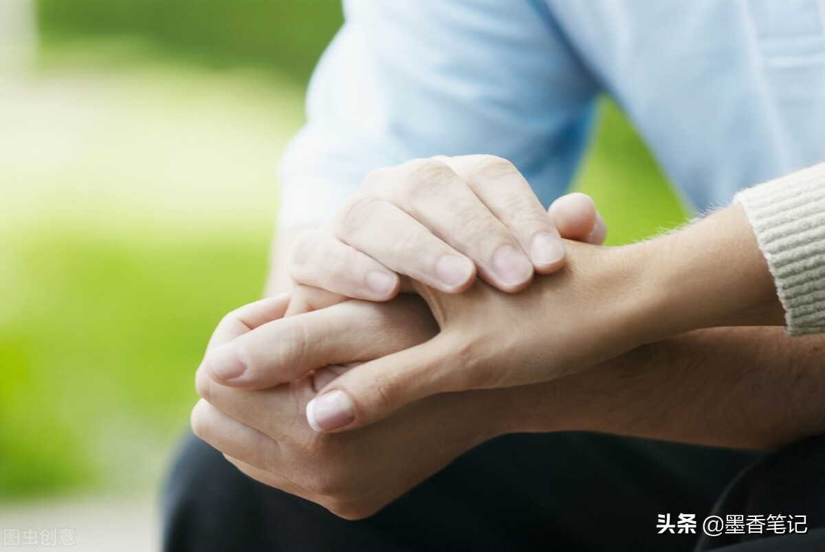 好的关系是相互宠爱的，女人更需要被珍惜呵护，这样的感情才能长久甜蜜。