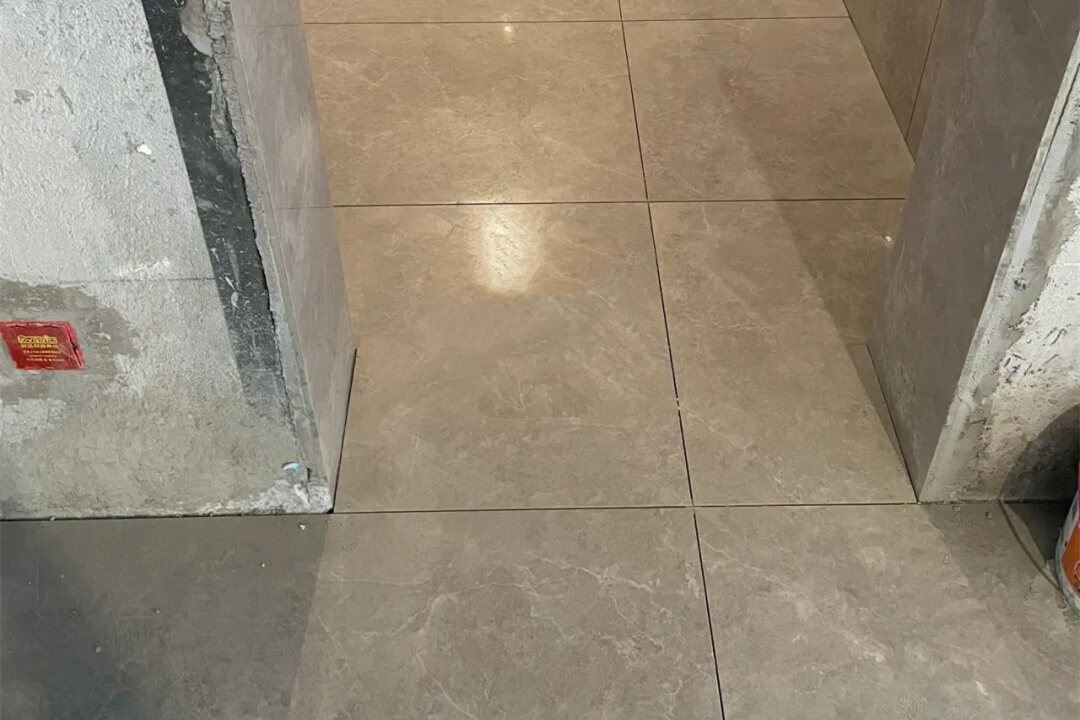 瓷砖通铺,要不要门槛石?哪种更省钱?我刚装修完,可以说说感受