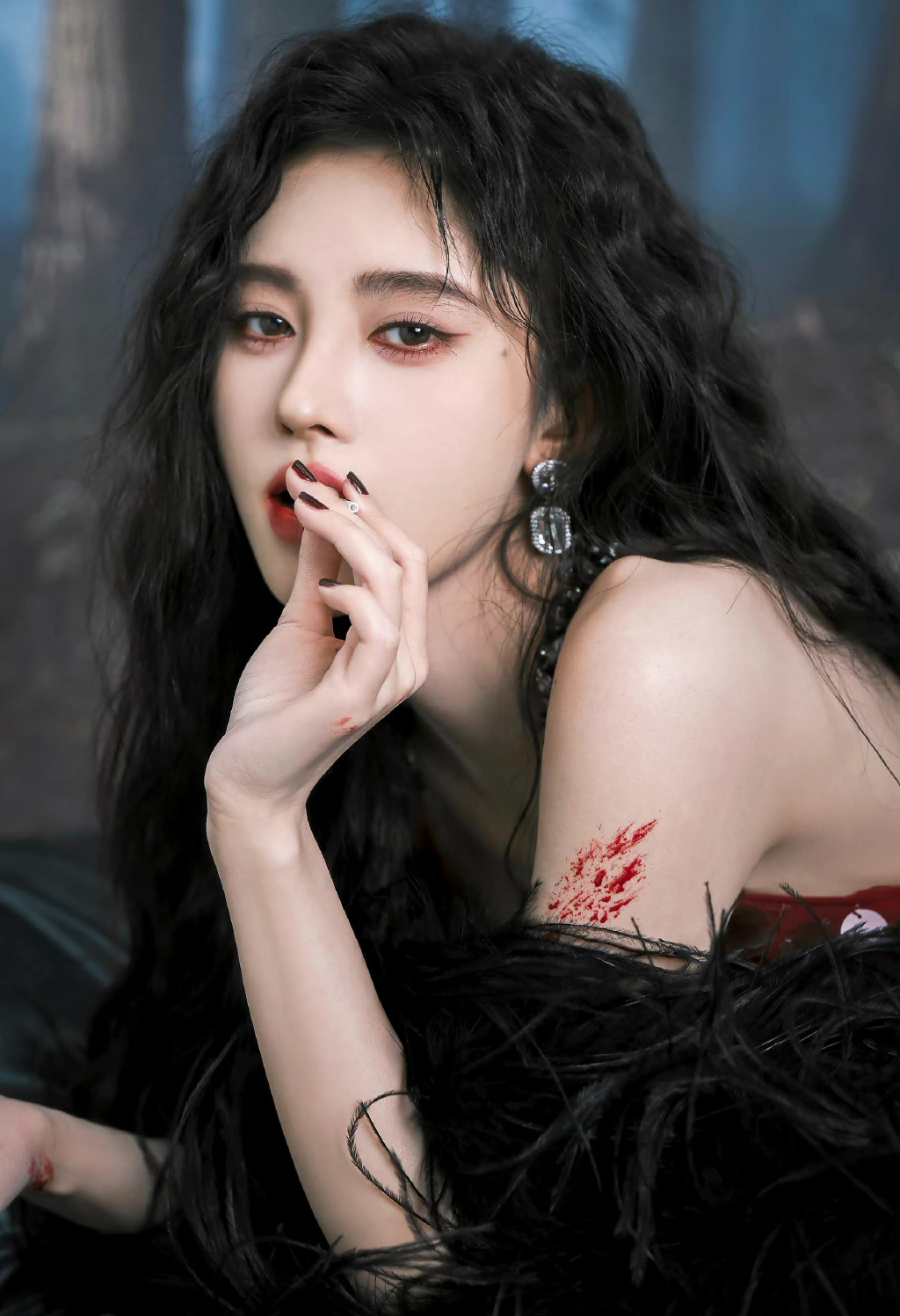 鞠婧祎：从平平无奇的土味路人，蜕变成氛围感女王