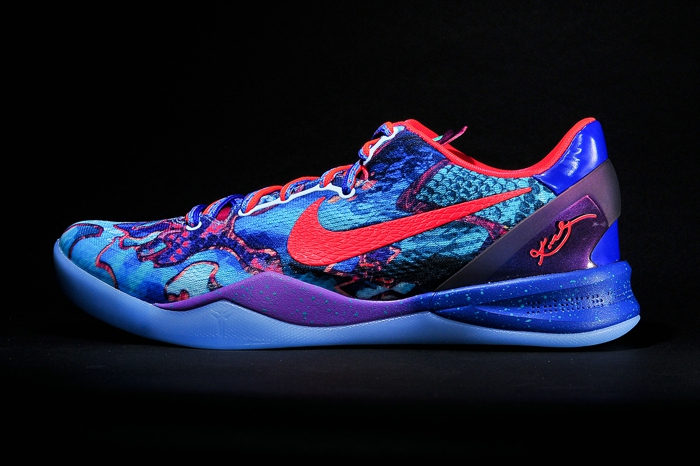 科比篮球鞋哪个最耐磨(KOBE8代入坑篮球鞋经典配色回顾！Nike科比战靴NBA上脚)