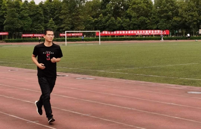 “屋顶男孩”全杰通：在寒风中蹭网学习，高考“666”逆天改命