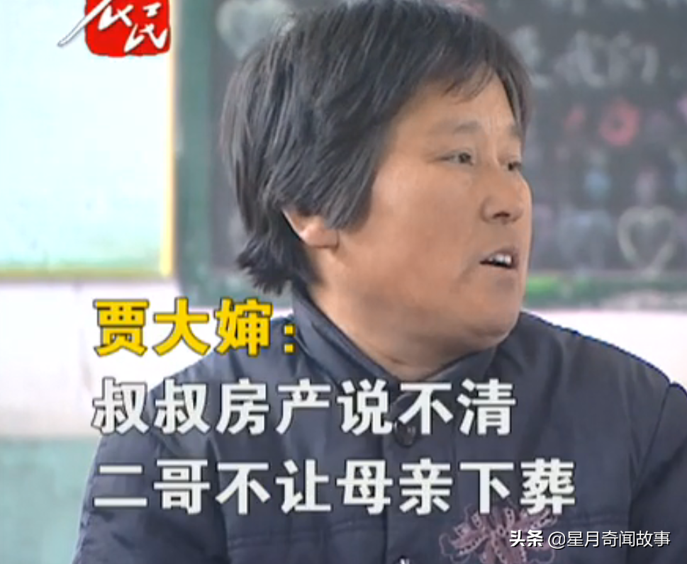 老娘去世三天，二儿子就是不让下葬：埋我家地里，老大给多少钱？