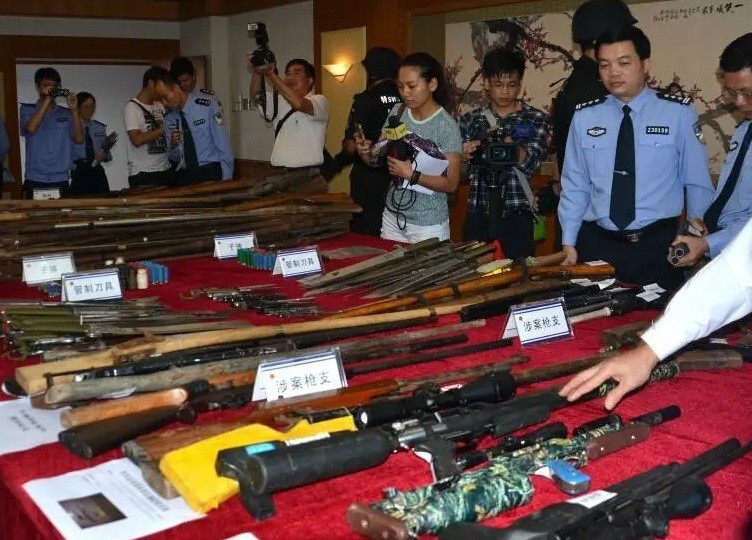 中国为什么要严令禁枪？从全民持枪到全国禁枪，枪支管控的那些事
