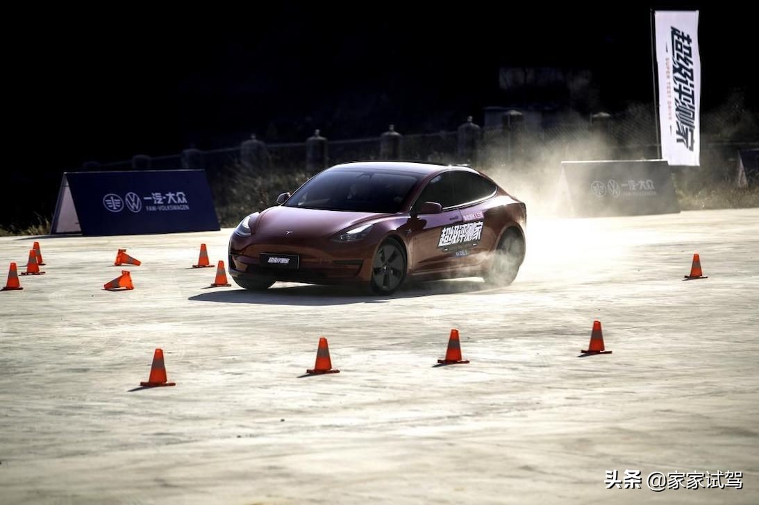 触电内卷必须挑三捡四？一汽-大众ID.4 CROZZ趣味挑战Model 3