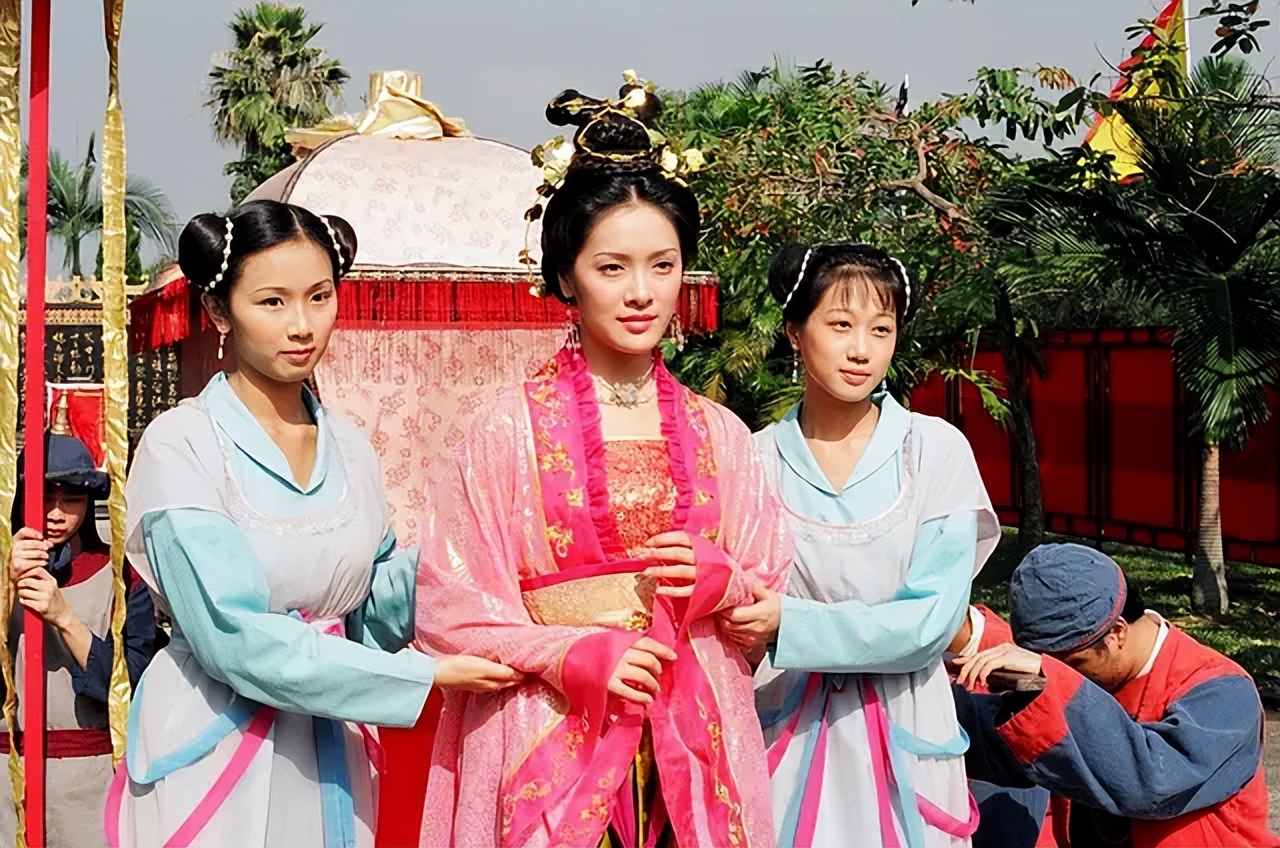 两位港姐飙演技，“身份互换”题材当年很新鲜，真假皇后互斗很爽