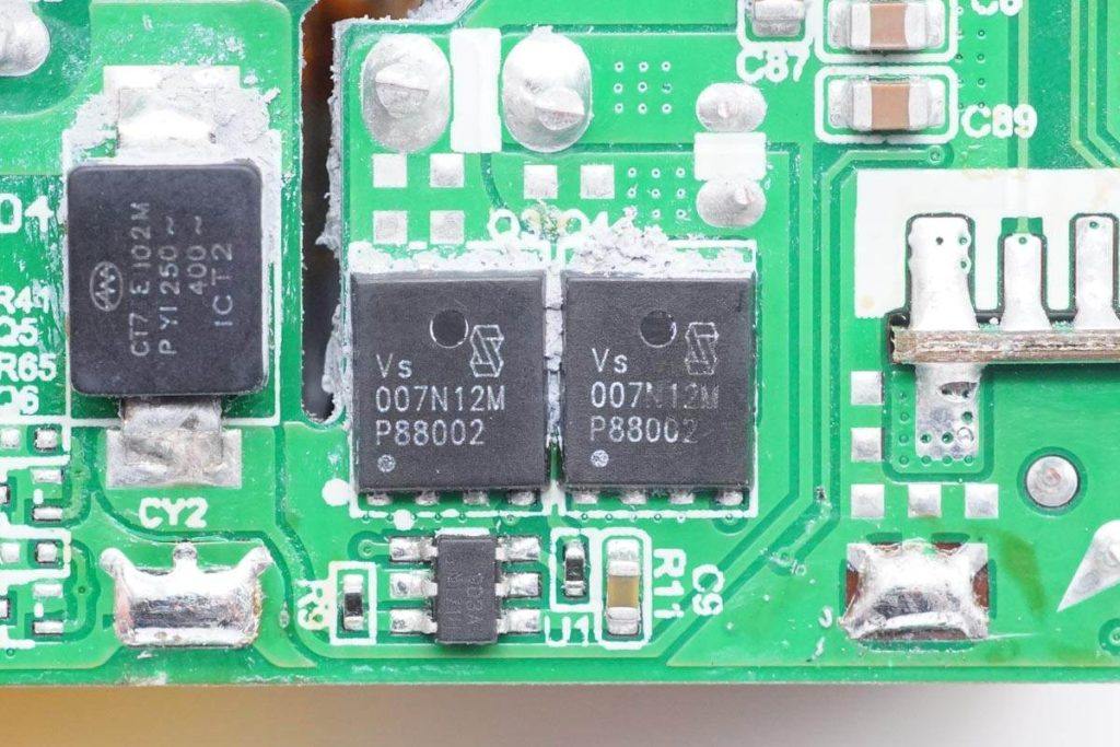 一个顶三个，支持三设备同时快充，安克100W氮化镓超能充拆解