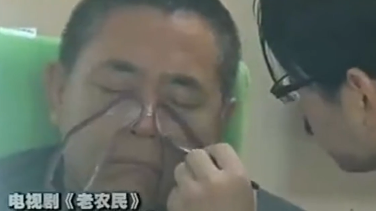 《老农民》把演员害得有多惨？陈宝国差点毁容，冯远征得绝症？