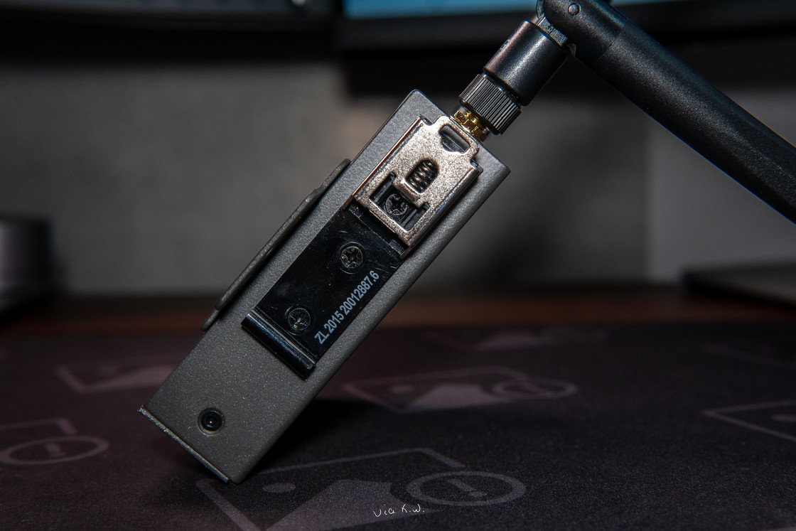 蒲公英 R300A 4G 无线路由器