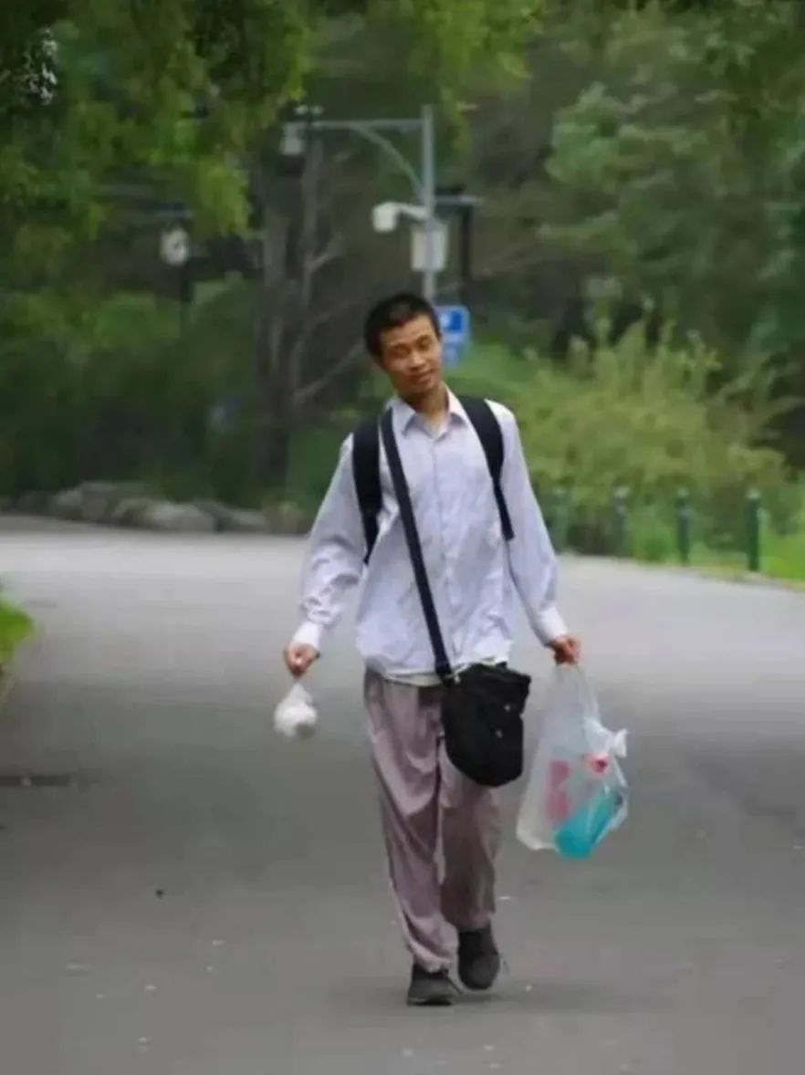 北大學神韋東奕，再次火爆全網！父母的身份藏不住了
