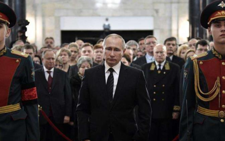 1997年，俄顶尖专家叛逃，俄发布全球追杀令，普京真的会放过他？