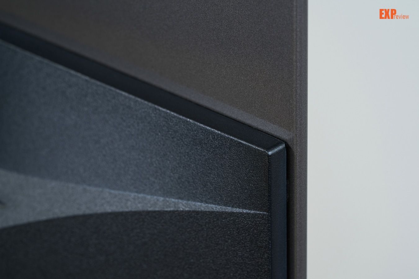 ?技嘉AORUS FO48U顯示器評測：無須多言的OLED利器