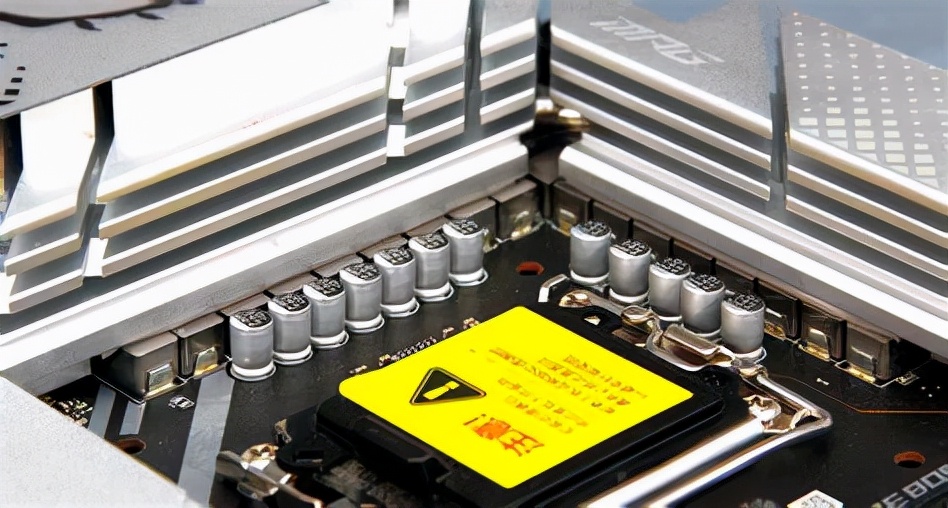 DDR4依旧是旗舰，科技圈的宠儿，微星刀锋钛主板