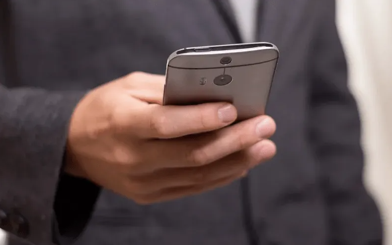 全程追踪的行程码，究竟靠什么工作？拔卡、关机仍有用，是真的吗