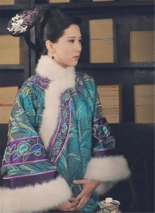 甄嬛传：孟静娴真是倾慕果郡王才非要嫁给他？真相没那么简单