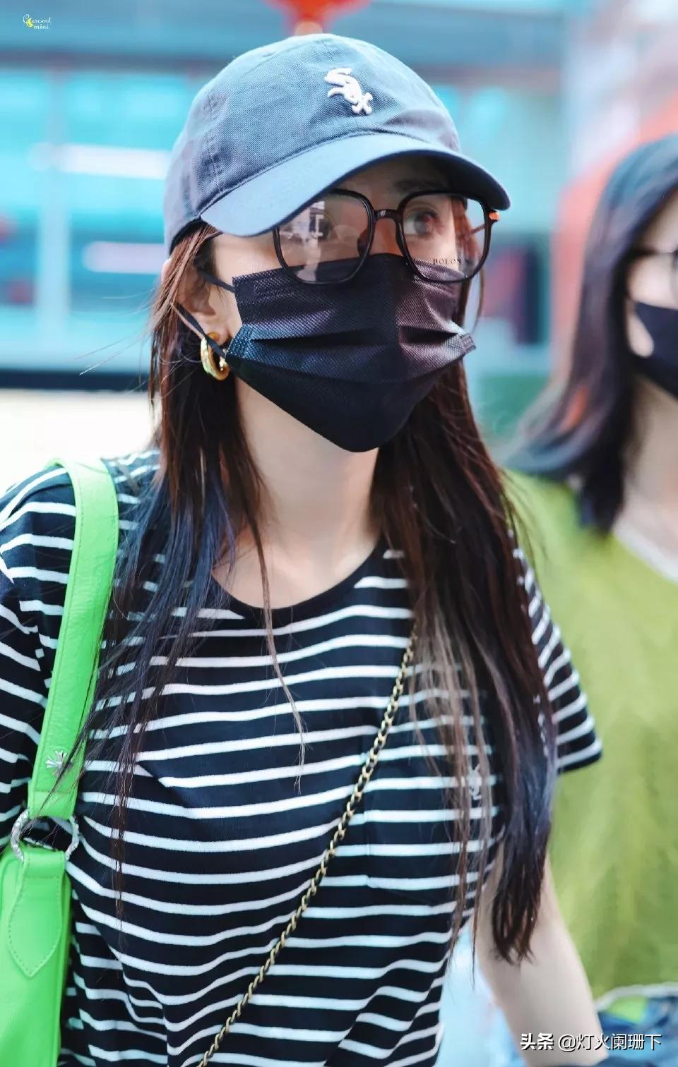 杨幂私服炸街来了 果然是时尚女王 一出就是名场面