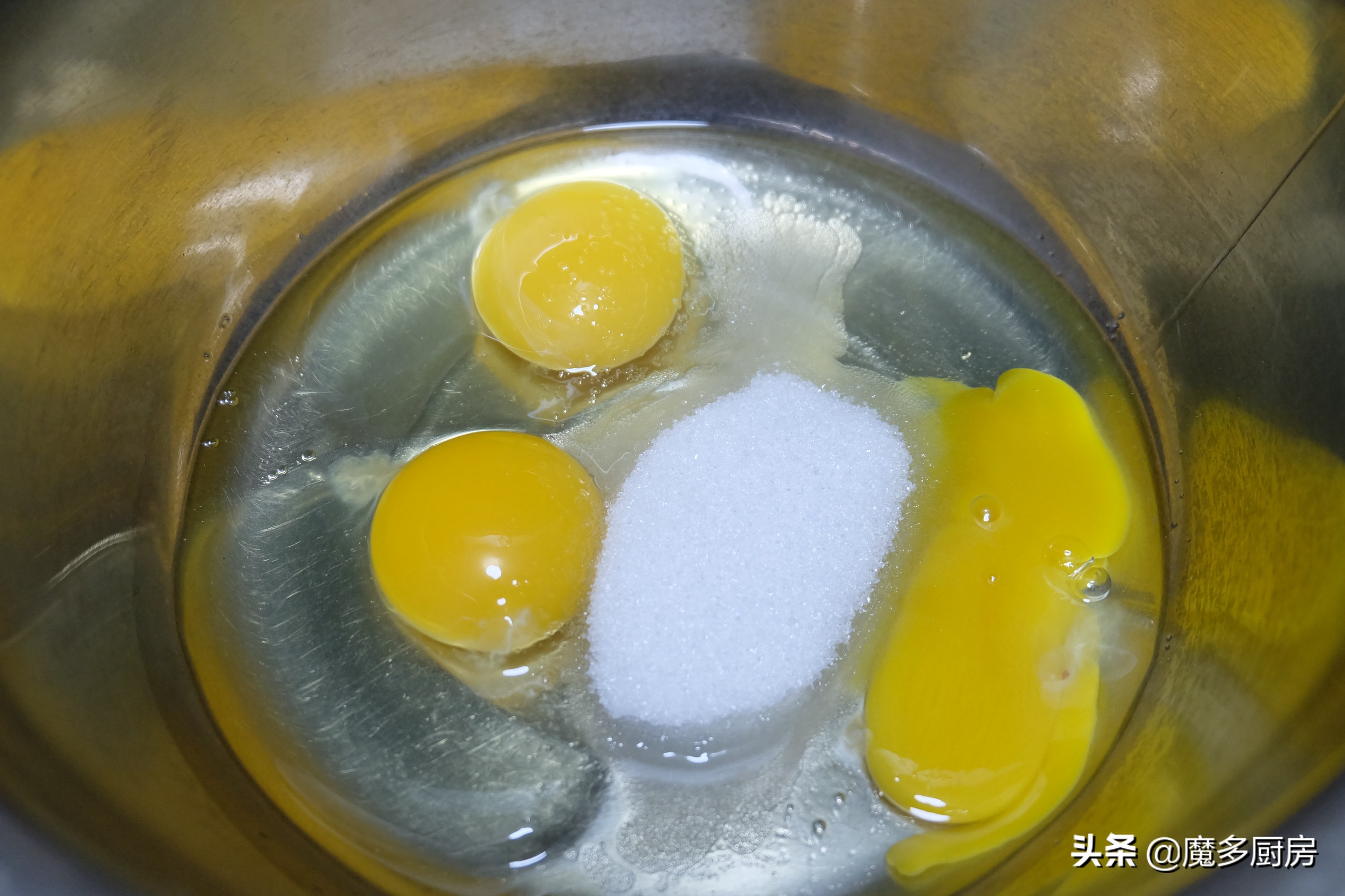 3个鸡蛋1碗面粉,教你做纸杯小蛋糕,低糖低油香甜松软,孩子爱吃