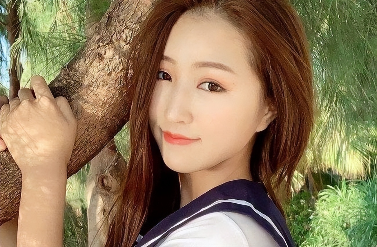 女网红沈樵，自拍15部视频获利30余万元，为钱与人视频聊天