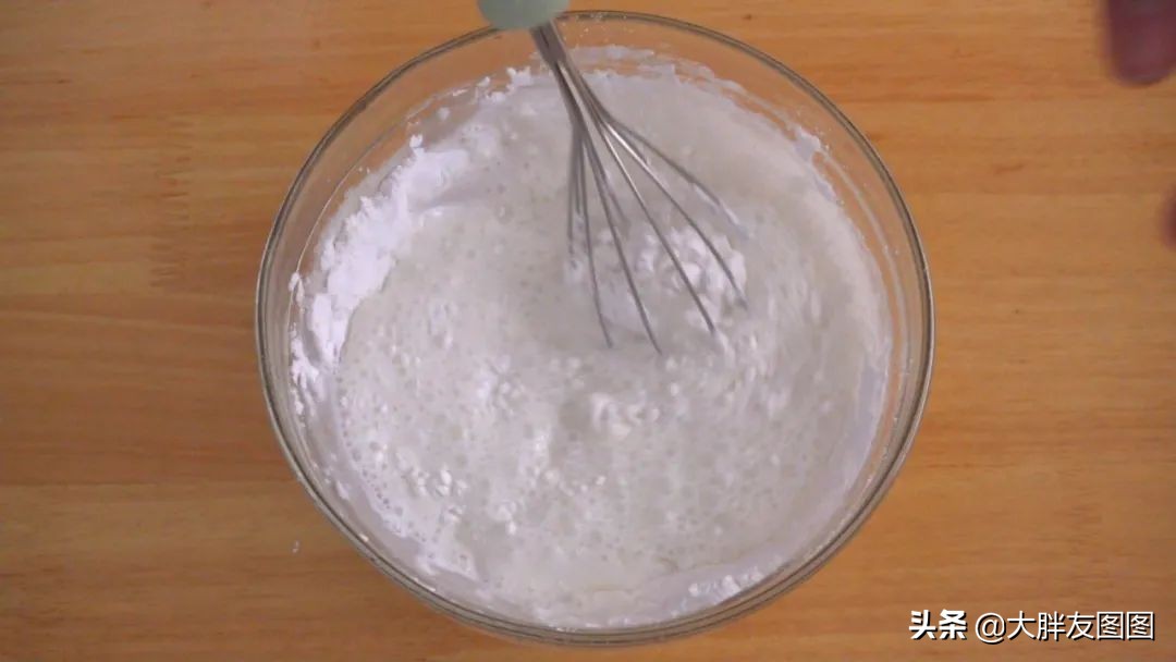 如果你有糯米粉，快收藏这食谱，两种口味的糯米糍，做法太简单了