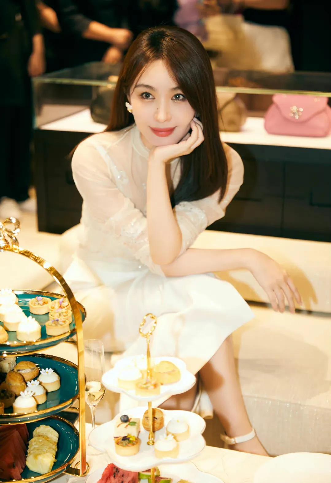 资深少女李菲儿