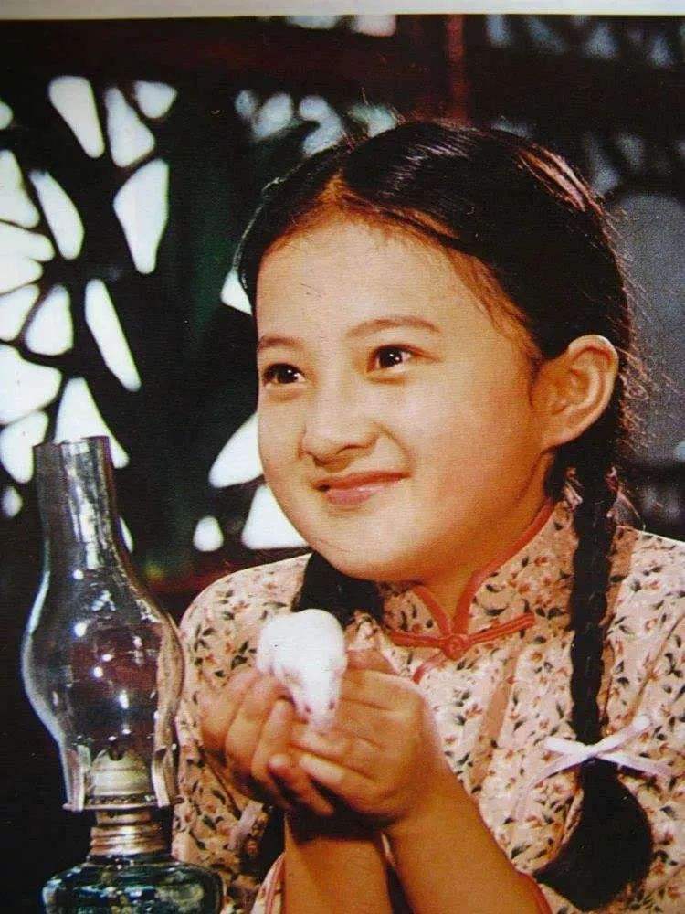 过气女明星窘况：街头卖唱、破产、卑微求工作，风光不再