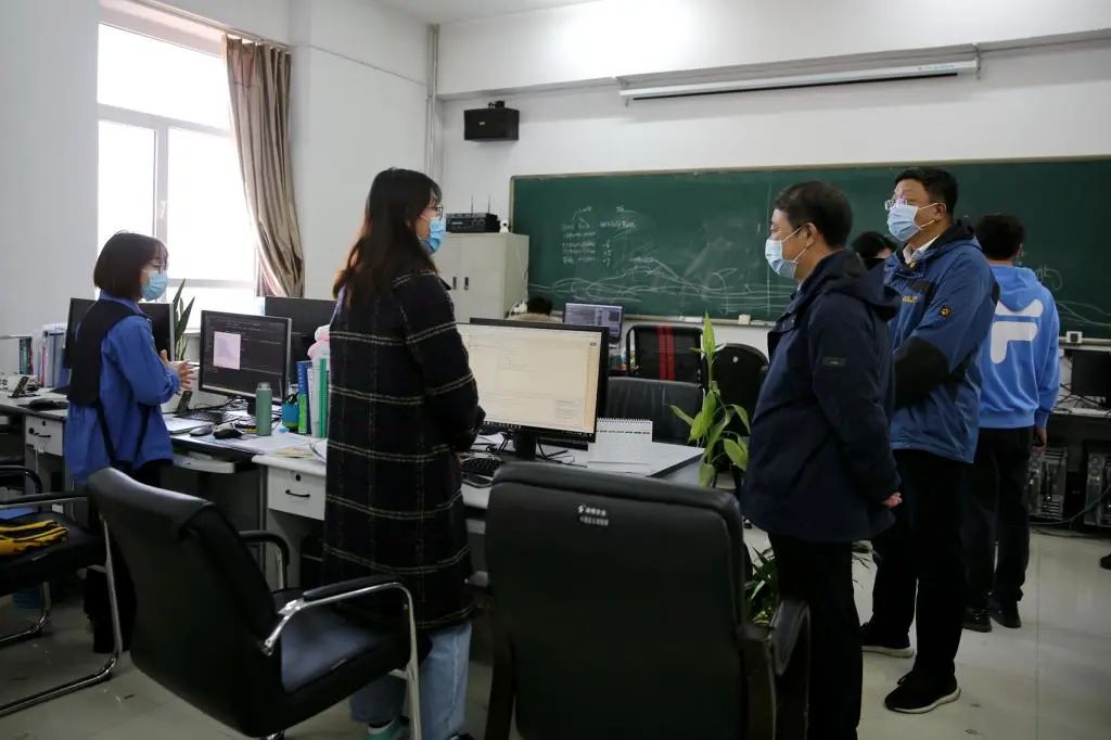 中国医科大学党委书记宫福清带队走访慰问在校师生