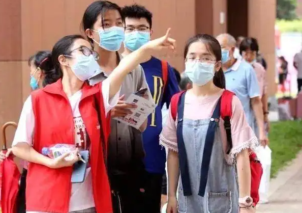 两所985大学“共享”一个校长，2022届毕业生调侃：毕业证像假的