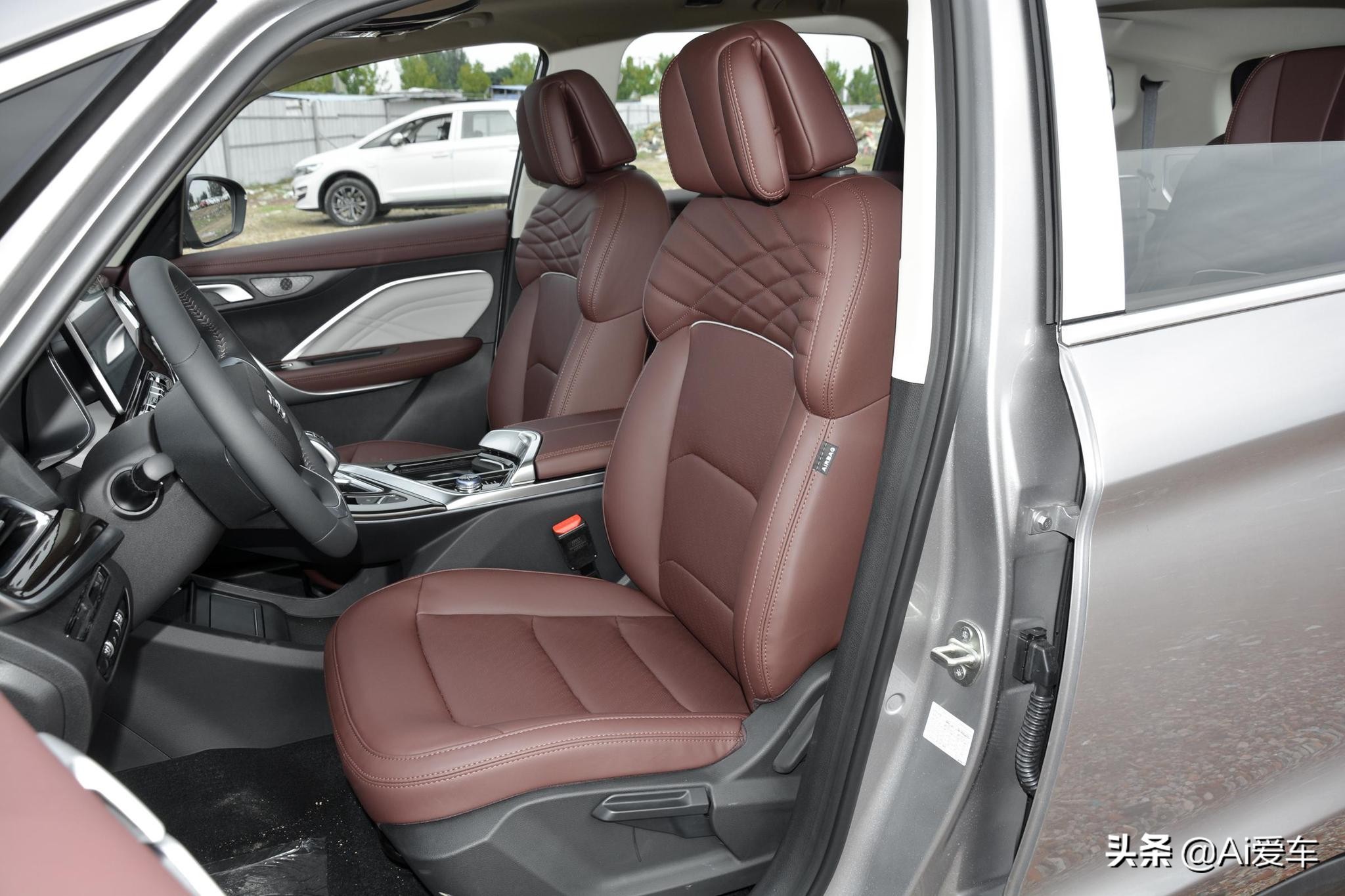1.3L油耗独立6座设计，自动挡低价家用MPV，实用还好养，嘉际PHEV