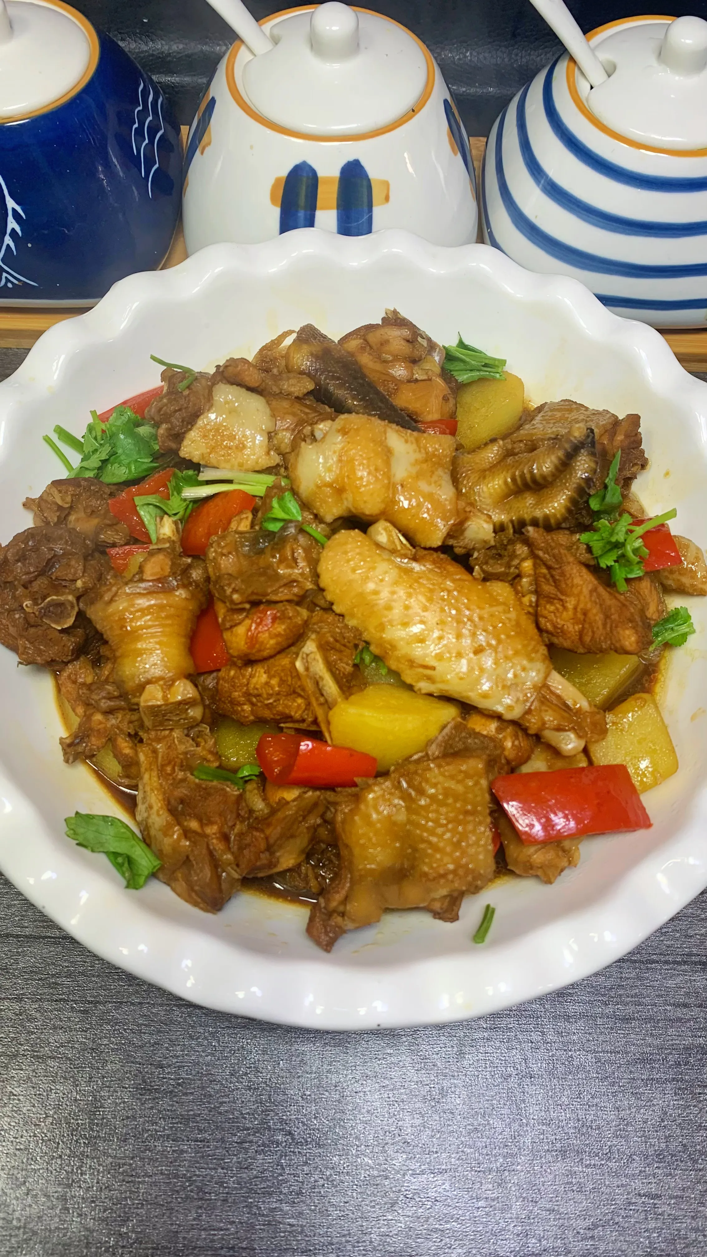山西黑哥老妈最新视频土豆炖鸡块(一个多礼拜没出去买菜了，冰箱里面翻了半只鸡)