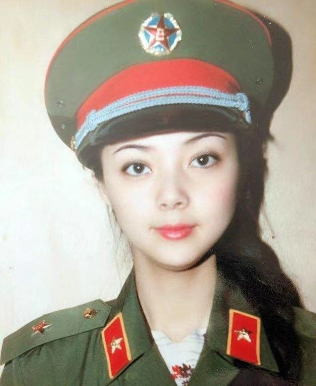 “薛宝钗”张莉身价过亿，56岁依旧未婚，终究难逃“红楼一梦”