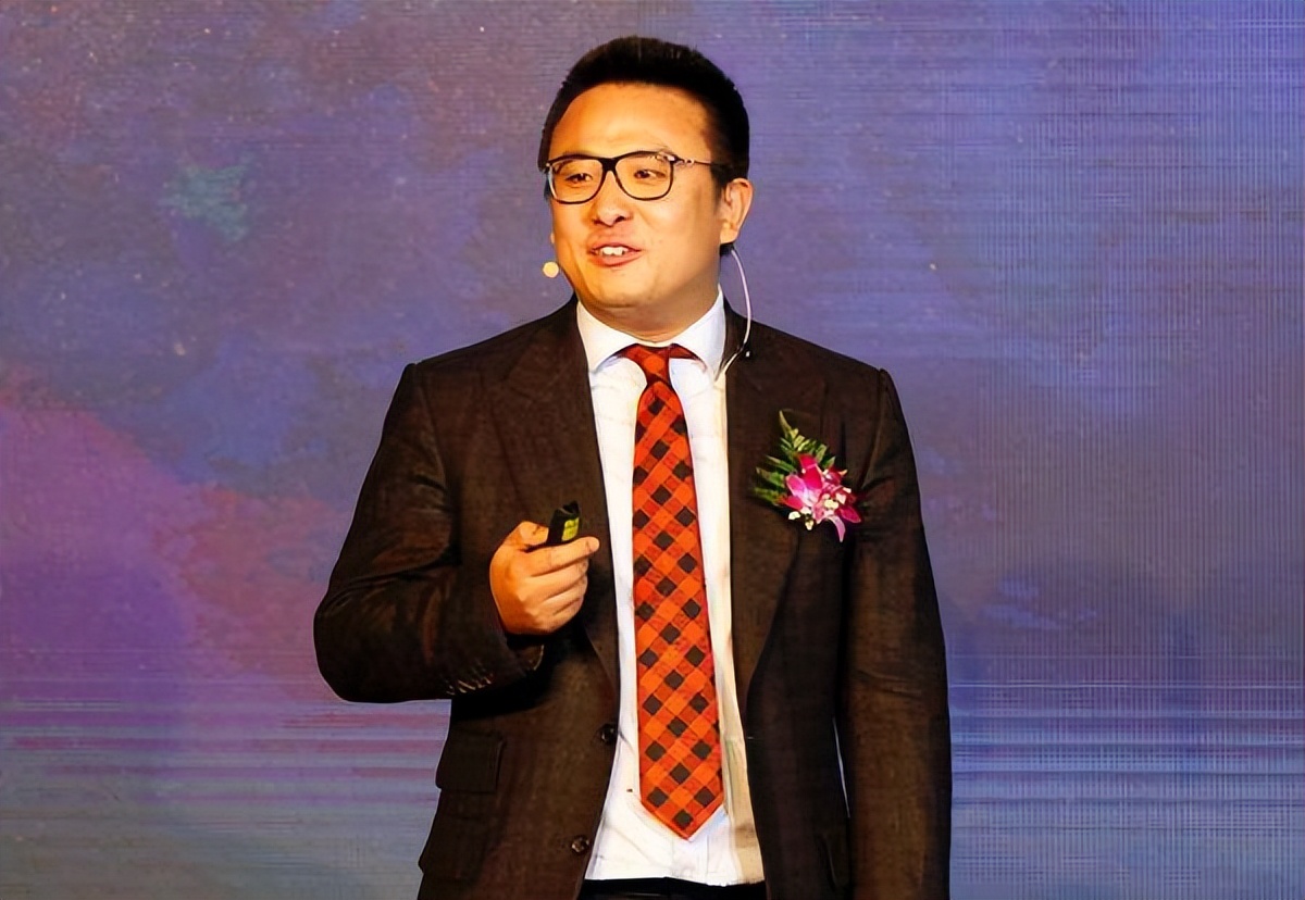 张旭豪：33岁将公司卖给马云套现665亿，如今再创传奇