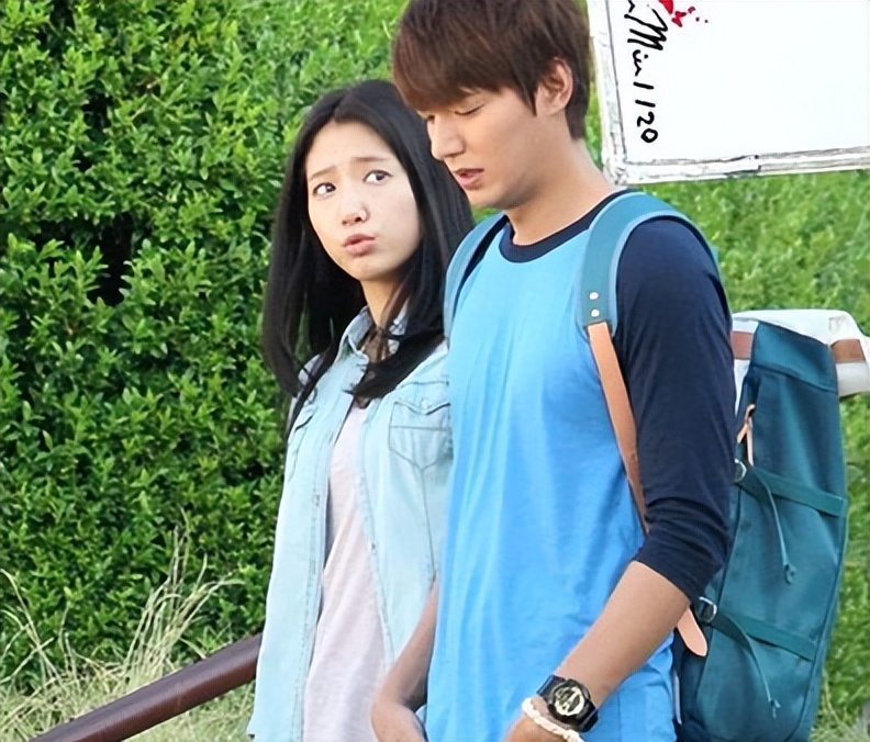 李敏镐晒图，重回《继承者们》取景地，“车恩尚”却早已成为妈妈