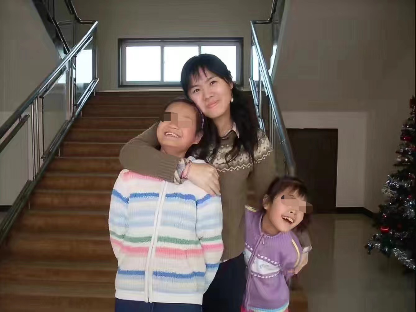 一位盲童指导老师的十六年：捡过刚满月的弃婴，培训盲人工作，也见证外国家庭收养故事