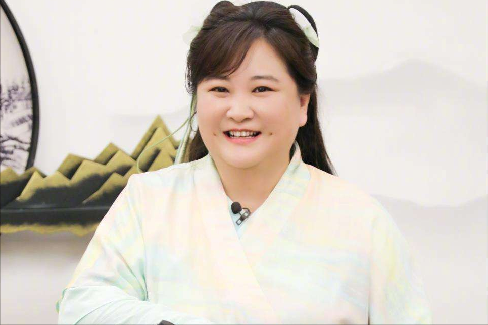 孙集斌贾玲结婚照(喜剧演员贾玲:放弃爱情"嫁"事业,40岁仍未婚,背后有