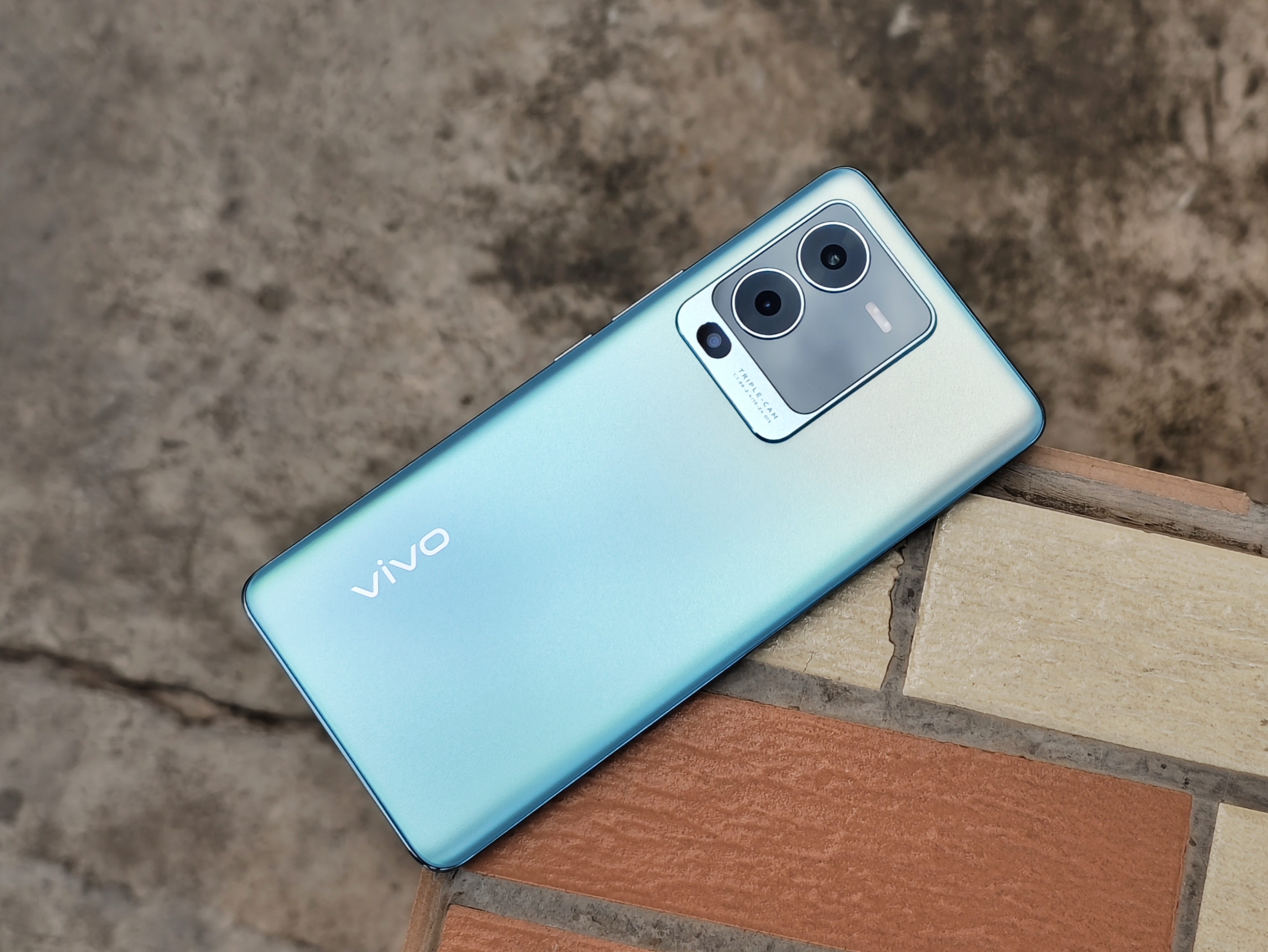 联发科天玑8100加持，vivo S15 Pro能否撑起中端手机一片天