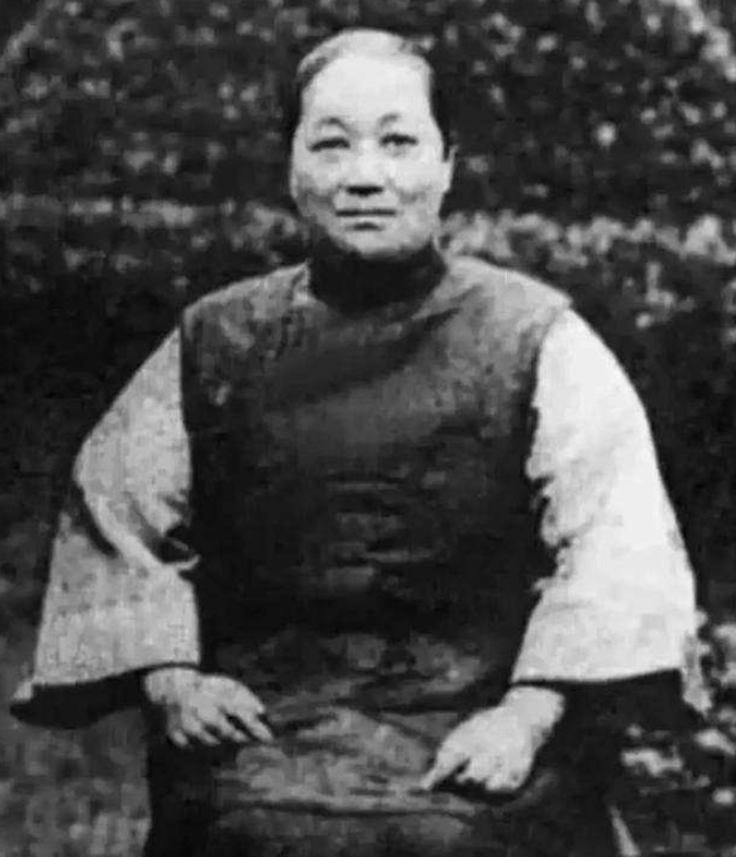 活了106岁的宋美龄：从小体弱，因癌症动过3次手术，有何高寿秘诀