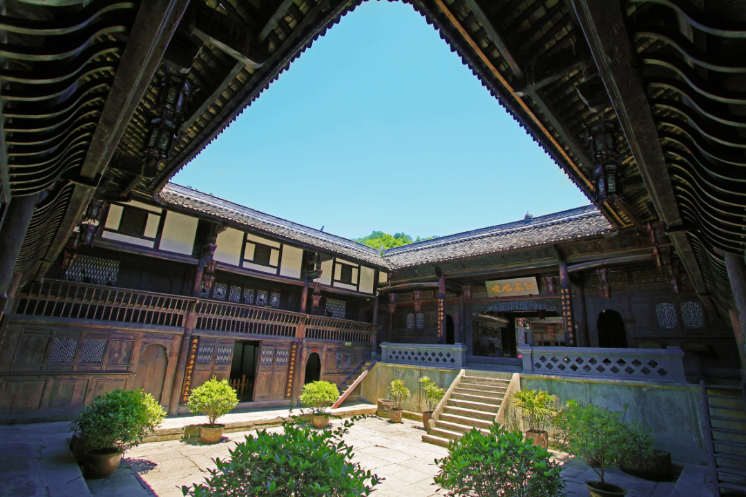 春日里的傳奇古鎮(zhèn)，藏著您心中的詩(shī)與遠(yuǎn)方~