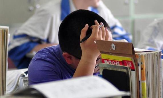 湖南少年拒绝保送清华，直言要体验一次高考，最后考了多少分？