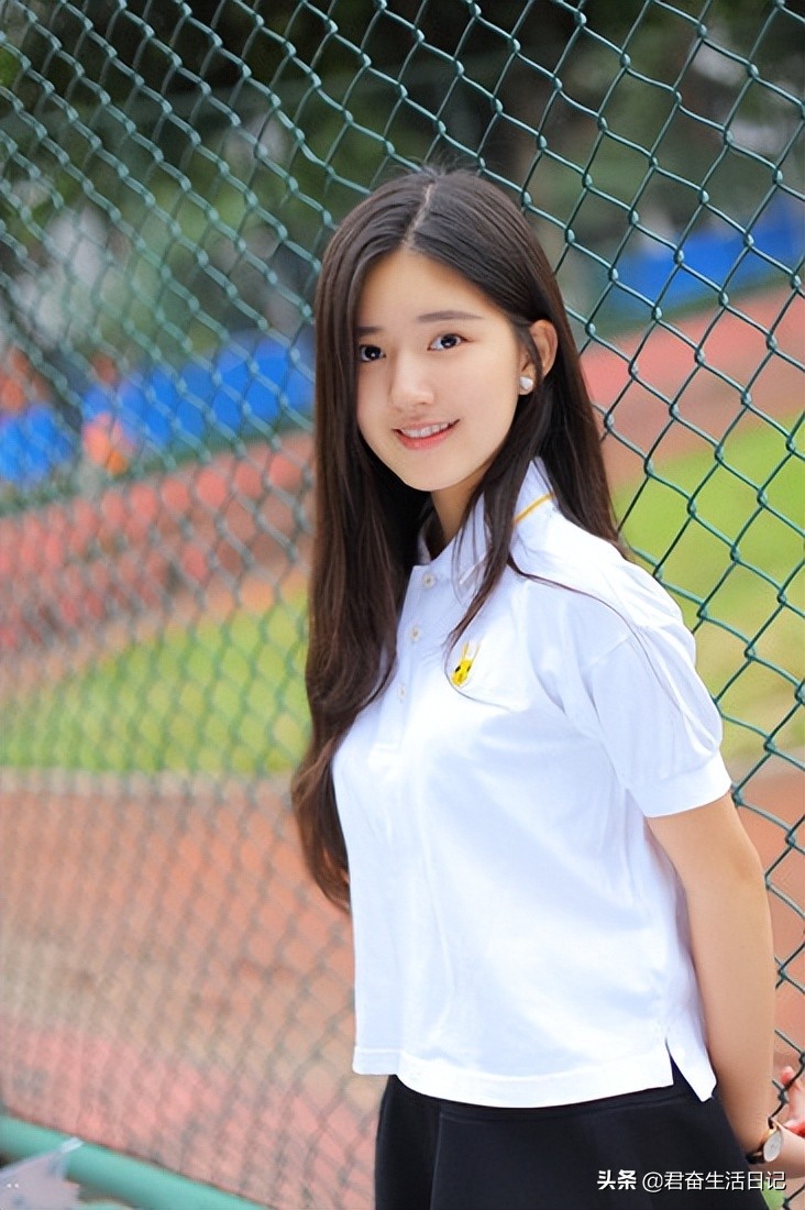 隔壁班上的清纯美女校花