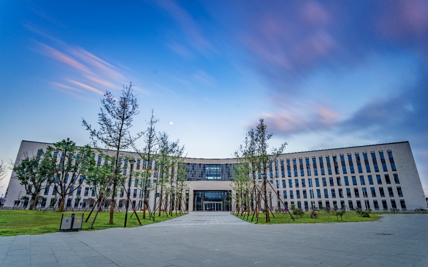 成都理工大学在渝专业录取分析，57个文理类录取专业，最高611分