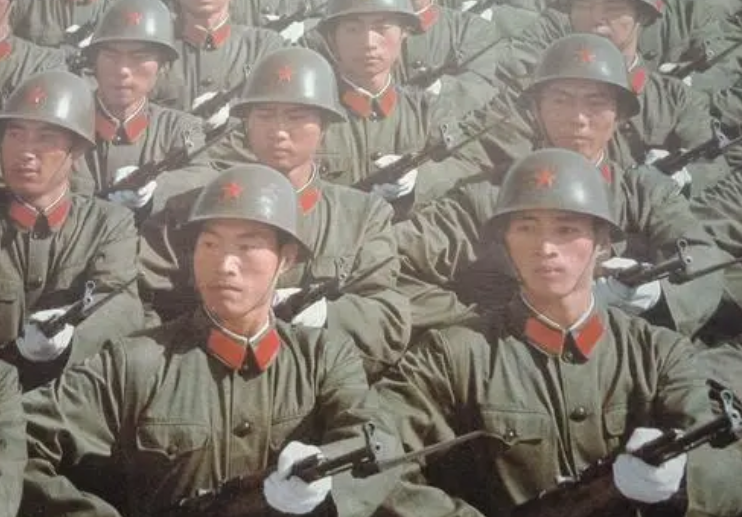 乌克兰全球招雇佣兵，为何雇佣兵不敢进入我国？看看廓尔喀的下场