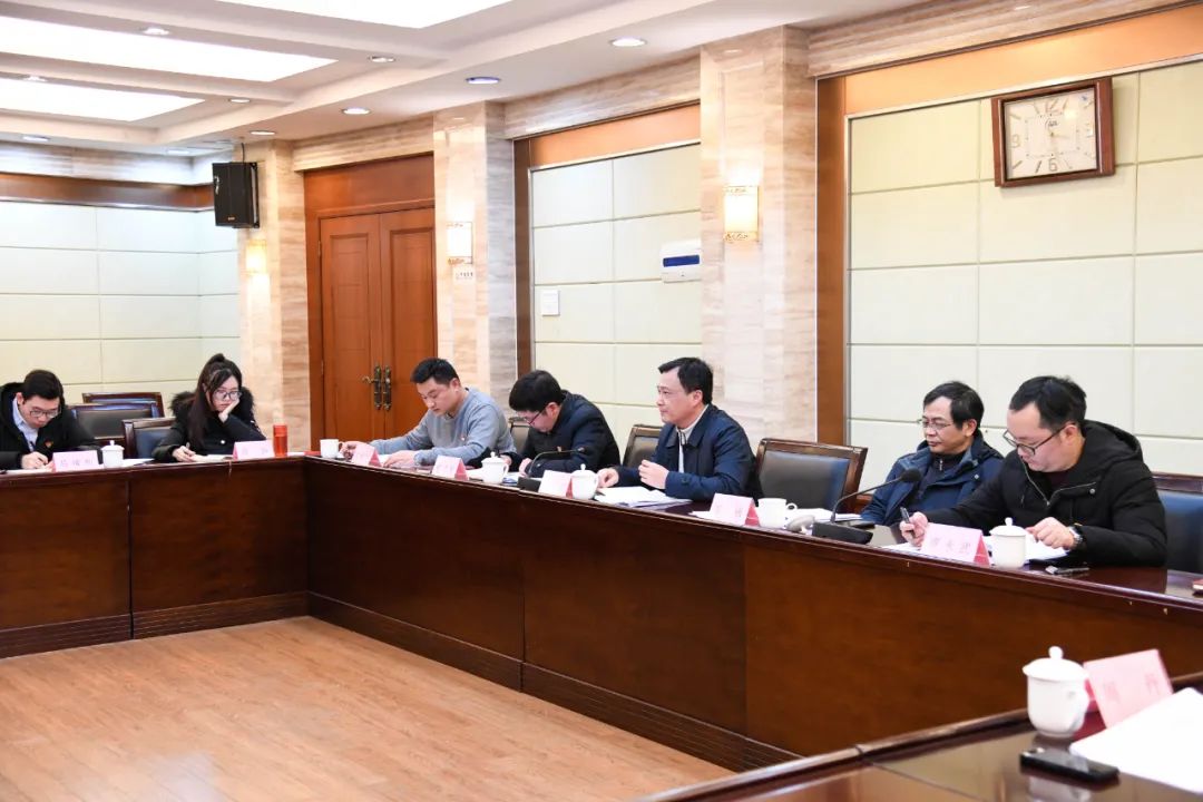 李万千参加市人大机关第四党支部组织生活会